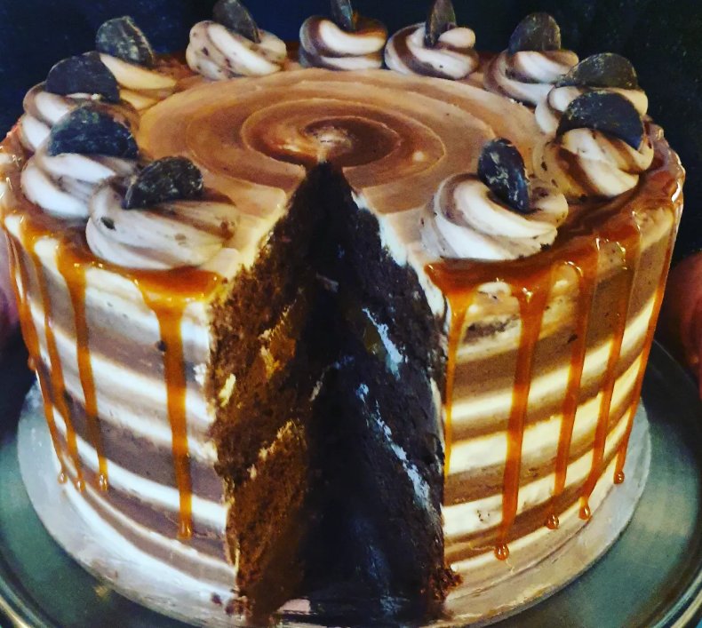 Perroni Caramel Drip Cake